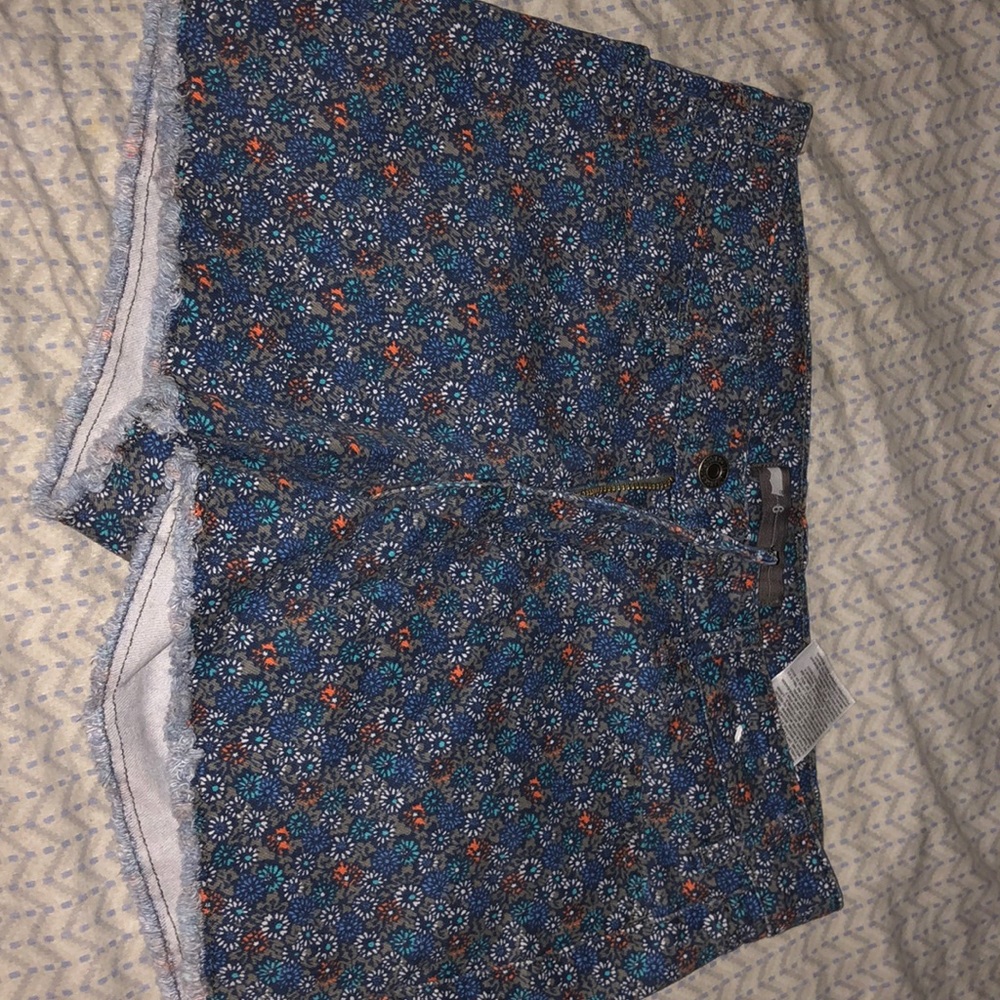 flower print shorts